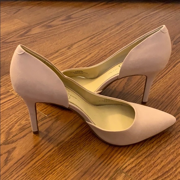 Jessica Simpson & Nine West hells - Picture 2 of 4